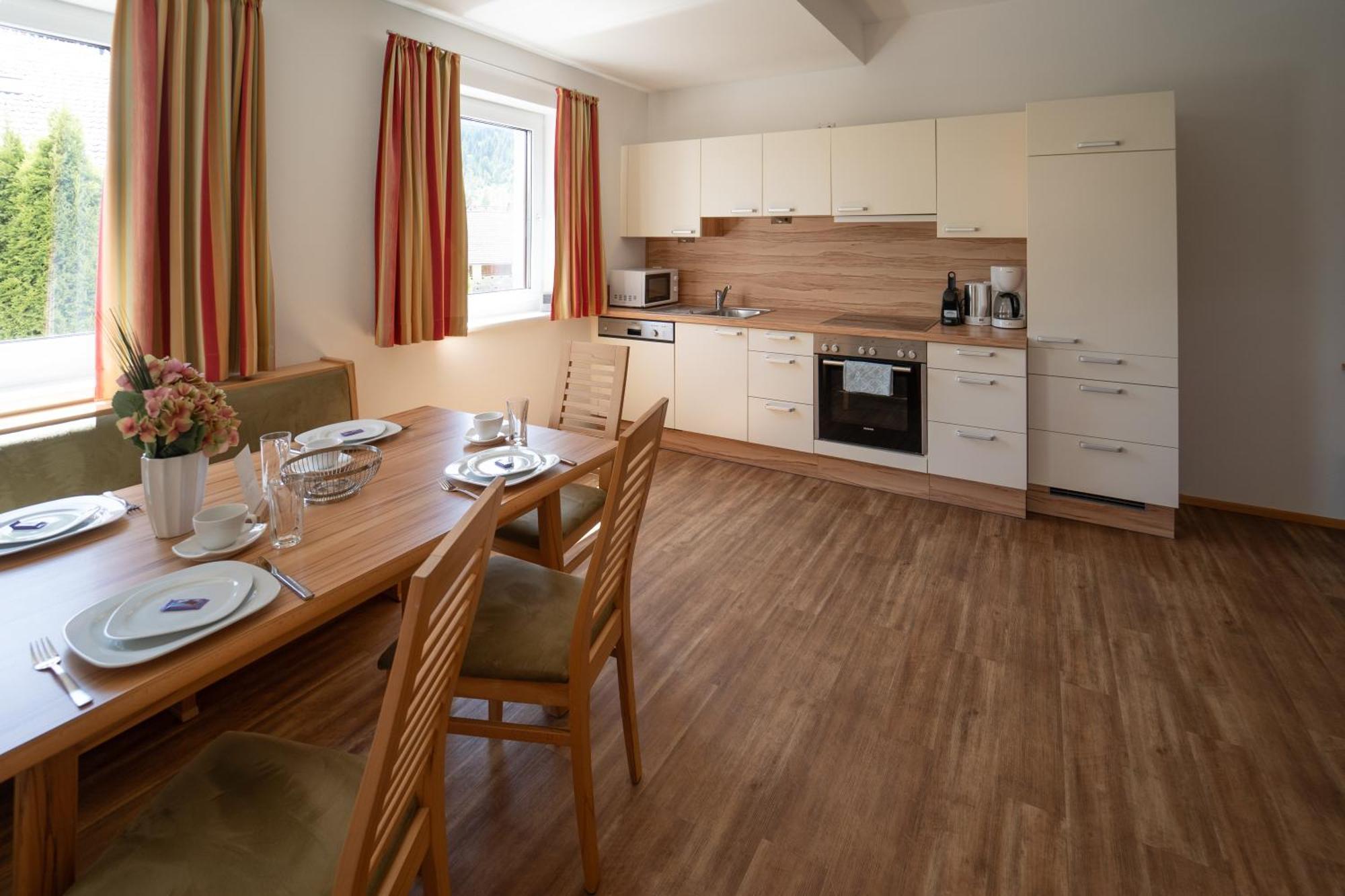 Landhotel - Apartments Bauer Hintergöriach Dış mekan fotoğraf